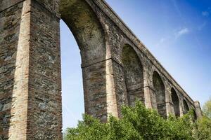 antigo aqueduto dentro a província do lucca Itália foto