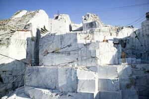 detalhes do uma pedreira para a Extração do Carrara mármore Itália foto