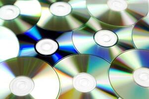 muitos cd's estão arranjado dentro uma círculo foto