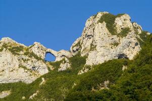 a sugestivo Visão do monte forato Itália foto