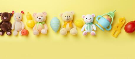 coleção do bebê e crianças brinquedos colocada em uma pastel amarelo fundo. a fotografia é ocupado foto