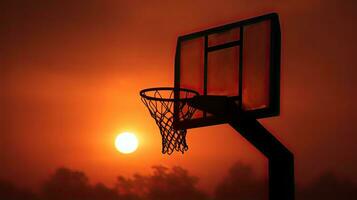 ideal papel de parede com pôr do sol silhueta dentro basquetebol aro foto