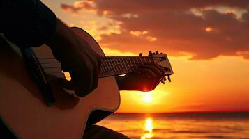 músico jogando acústico guitarra silhueta às pôr do sol foto