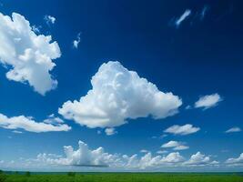 uma ampla campo com uma azul céu e nuvens ai gerado foto