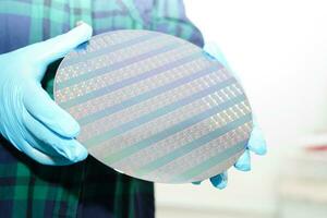 wafer de silício para fabricação de semicondutores de circuito integrado. foto