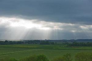 belas paisagens e raios de sol perto de Kiel, Schleswig Holstein, Alemanha foto