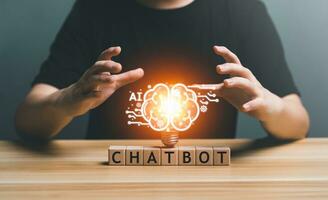 chatbot bate-papo com ai, artificial inteligência. homem conversando com uma inteligente ai robô, artificial inteligência de entrar comando pronto para gera algo, futurista tecnologia transformação. foto