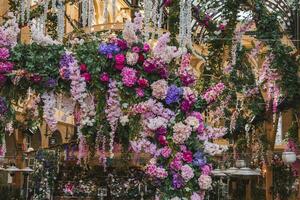 fechar-se tiro do flor decoração às Entrada do fenos galeria dentro Londres foto