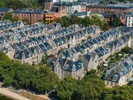 aéreo Visão do a telhados do kartoffelraekkerne vizinhança, dentro oesterbro, copenhague, Dinamarca. foto