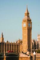 grande ben e Westminster ponte dentro Londres foto