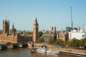 grande ben e Westminster ponte dentro Londres foto