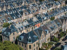 aéreo Visão do a telhados do kartoffelraekkerne vizinhança, dentro oesterbro, copenhague, Dinamarca. foto