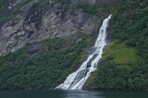 as sete irmãs caem sobre geirangerfjord, noruega