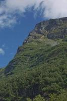 paisagem no fiorde de geiranger na noruega foto