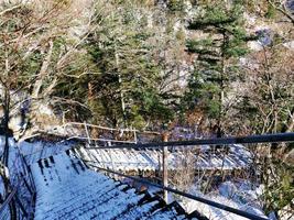 escadas nas montanhas. Parque Nacional de Seoraksan. Coreia do Sul foto
