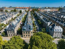 aéreo Visão do a telhados do kartoffelraekkerne vizinhança, dentro oesterbro, copenhague, Dinamarca. foto