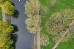 Alto ângulo Visão do Wardown museu público parque que tem uma livre Acesso para comum público. a Wardown público parque é localizado perto para central luton cidade do Inglaterra, capturado em abril 16, 2023 foto