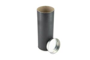 Preto kraft papel tubo lata pode isolado em branco fundo foto