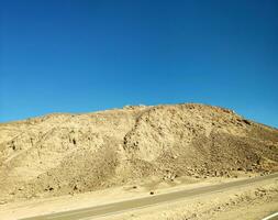 estrada através a deserto, Sinai montanhas, colinas foto