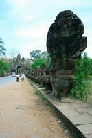 siem colher, Camboja - abril 12 2009 - sul portão do Angkor thom dentro Camboja foto