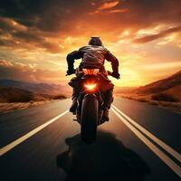 motocicleta cavaleiro equitação em a rodovia estrada. extremo esporte conceito. bicicleta raça em rastrear foto