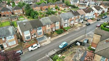 Alto ângulo Visão do ocidental luton cidade e residencial distrito. aéreo Visão do capturado com drones Câmera em 30 julho, 2023. Inglaterra, Reino Unido foto