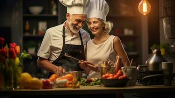 velho casal cozinhando café da manhã juntos foto