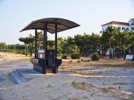 coluna de água na praia da cidade de Yangyang, Coreia do Sul foto