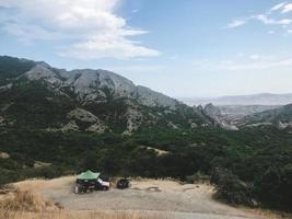 lavagem de carros nas montanhas da criméia foto