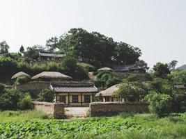 casas asiáticas na aldeia tradicional, coreia do sul foto