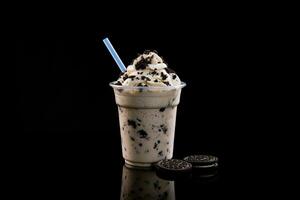 biscoitos e creme milkshake dentro uma Leve embora copo isolado em Sombrio fundo. ai gerado foto