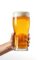 uma masculino mão segurando acima uma vidro do Cerveja isolado em uma branco fundo. ai gerado foto