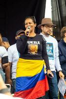 bogotá, Colômbia, 16 agosto 2023. marcha Perguntando para gustavo petro impeachment. pacífico protesto marcha dentro Bogotá Colômbia contra a governo do gustavo petro chamado la marcha de la prefeito. foto