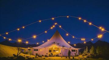 acampamento dentro a montanhas às pôr do sol. ai generativo