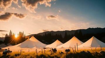 acampamento dentro a montanhas às pôr do sol. ai generativo foto