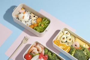 vista de cima composição comida japonesa bento box foto