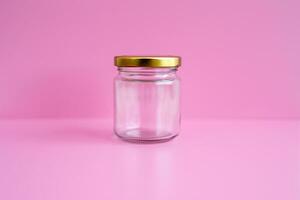 1 esvaziar jarra, ouro tampa, com uma Rosa cena, fechar acima. foto