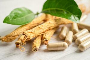 ginseng, erva vegetal seca. comida saudável famosa exportação de alimentos no país da Coréia. foto