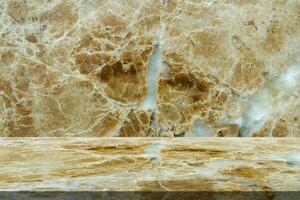 Castanho mármore mesa topo com natural parede textura fundo para brincar produtos exibição modelo foto