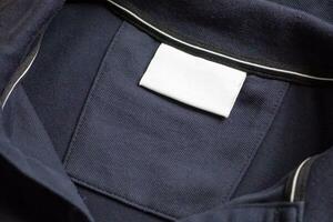 em branco branco lavanderia Cuidado roupas rótulo em Preto camisa tecido textura fundo foto