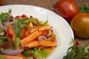 picante caranguejo bastão salada tailandês Comida tailandês rua Comida foto