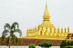 pha este luang ou ótimo stupa a atraente ponto de referência do vientiane cidade do Laos foto