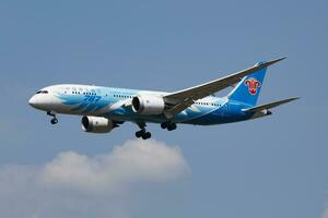 China sulista companhias aéreas boeing 787-8 delineador b-2737 passageiro avião aterrissagem às Londres Heathrow aeroporto foto