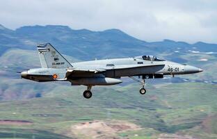 militares lutador jato avião às ar base. ar força voar Operação. aviação e aeronaves. ar defesa. militares indústria. mosca e vôo. foto