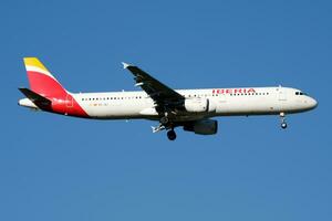 ibéria companhias aéreas airbus a321 ec-jli passageiro avião aterrissagem às madri barajas aeroporto foto