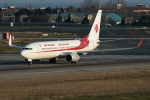 algéria boeing 737-800 7t-vkk passageiro avião saída às Istambul Ataturk aeroporto foto