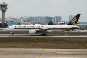 Cingapura companhias aéreas boeing 777-200 9v-svm passageiro avião saída às Istambul Ataturk aeroporto foto