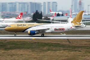 golfo ar airbus A320 a9c-aq passageiro avião saída às Istambul Ataturk aeroporto foto