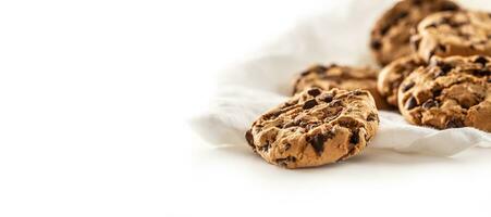 biscoitos com chocolate peças isolado em branco fundo foto