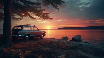 crepúsculo cena mostra uma carro em lago costa evocando a idéia do uma estrada viagem. silhueta conceito foto